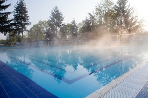 Installing and Maintaining an Energy-Efficient Pool - bhgrelife.com