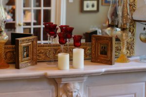 Bhgrelife.com - 10 Ideas on How to Decorate an Inviting Mantel
