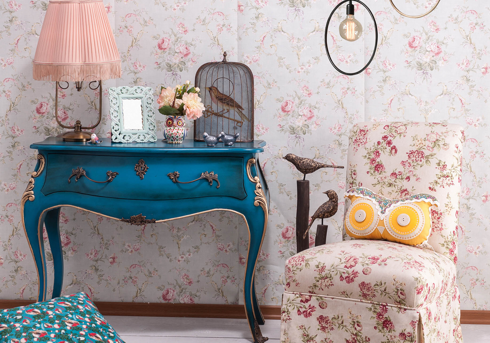 wall wit wallpaper, vintage table and floral chair